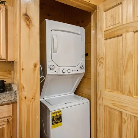 On Blackbeary Hill A Cozy 3 Bedroom Cabin Perfect For A Getaway In An Enchanting Forest Setting Pigeon Forge Exterior photo