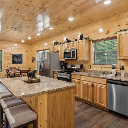 On Blackbeary Hill A Cozy 3 Bedroom Cabin Perfect For A Getaway In An Enchanting Forest Setting Pigeon Forge Exterior photo
