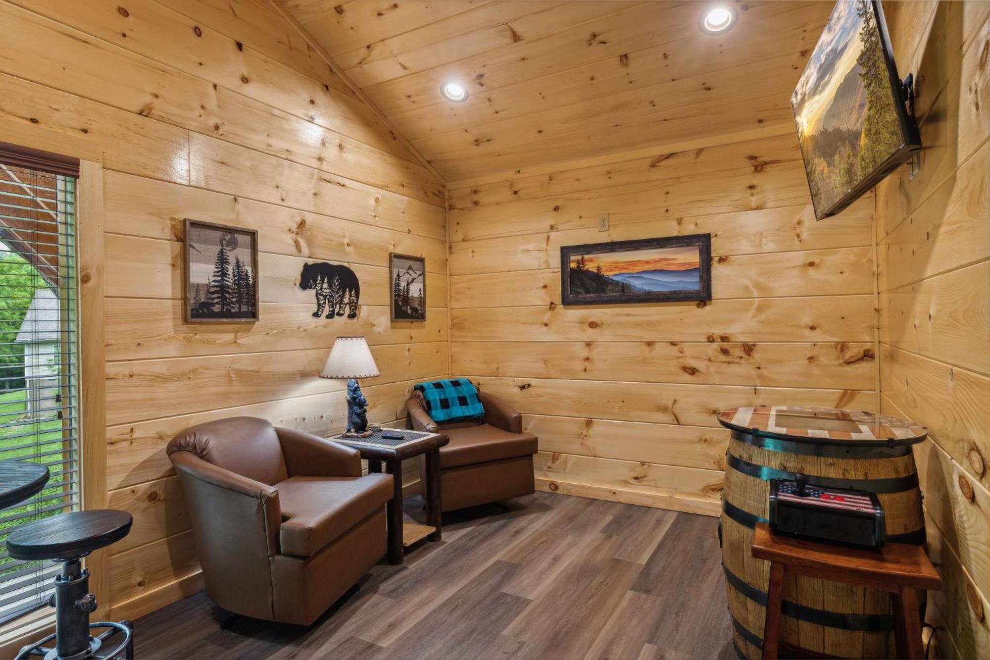 On Blackbeary Hill A Cozy 3 Bedroom Perfect For A Getaway In An Enchanting Forest Setting Pigeon Forge