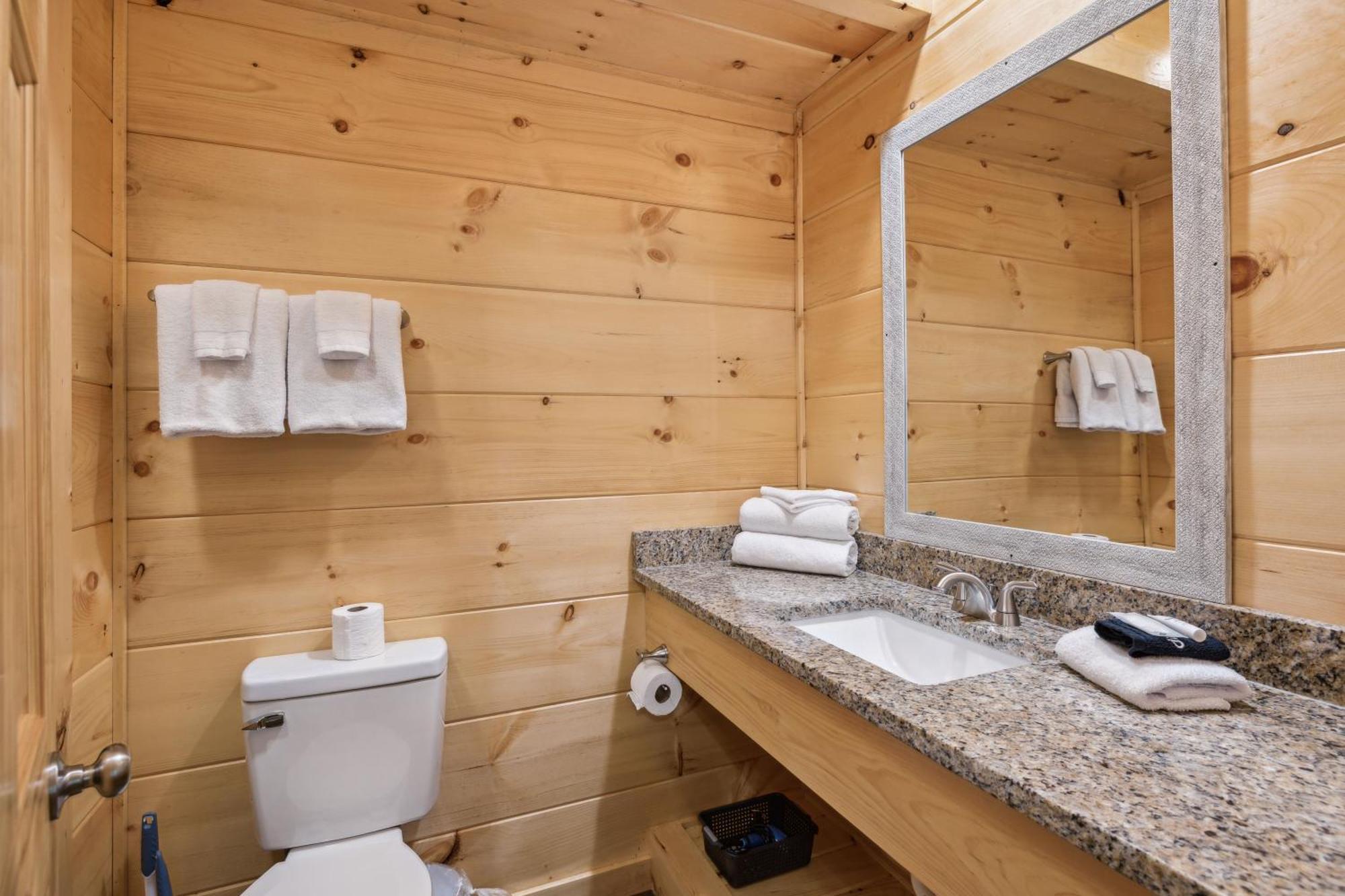 On Blackbeary Hill A Cozy 3 Bedroom Perfect For A Getaway In An Enchanting Forest Setting Pigeon Forge